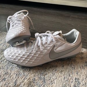 Nike Legend 8 Pro FG Cleats